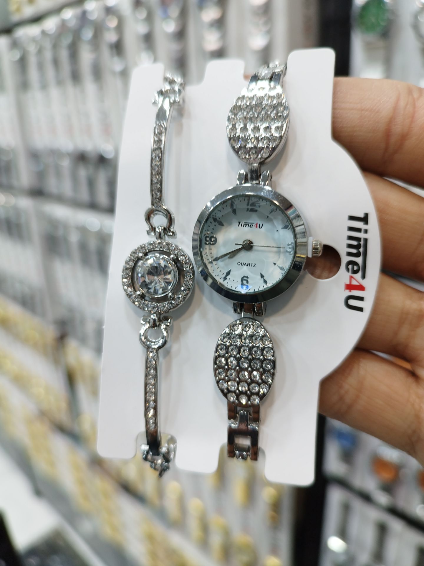 ساعت زنانه ست دستبندی برند TIME4U کد47